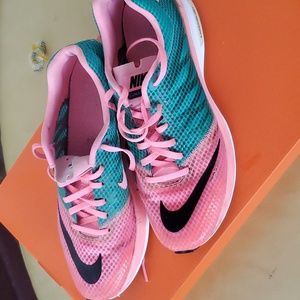 Nike Air Max Running Shoe Pink